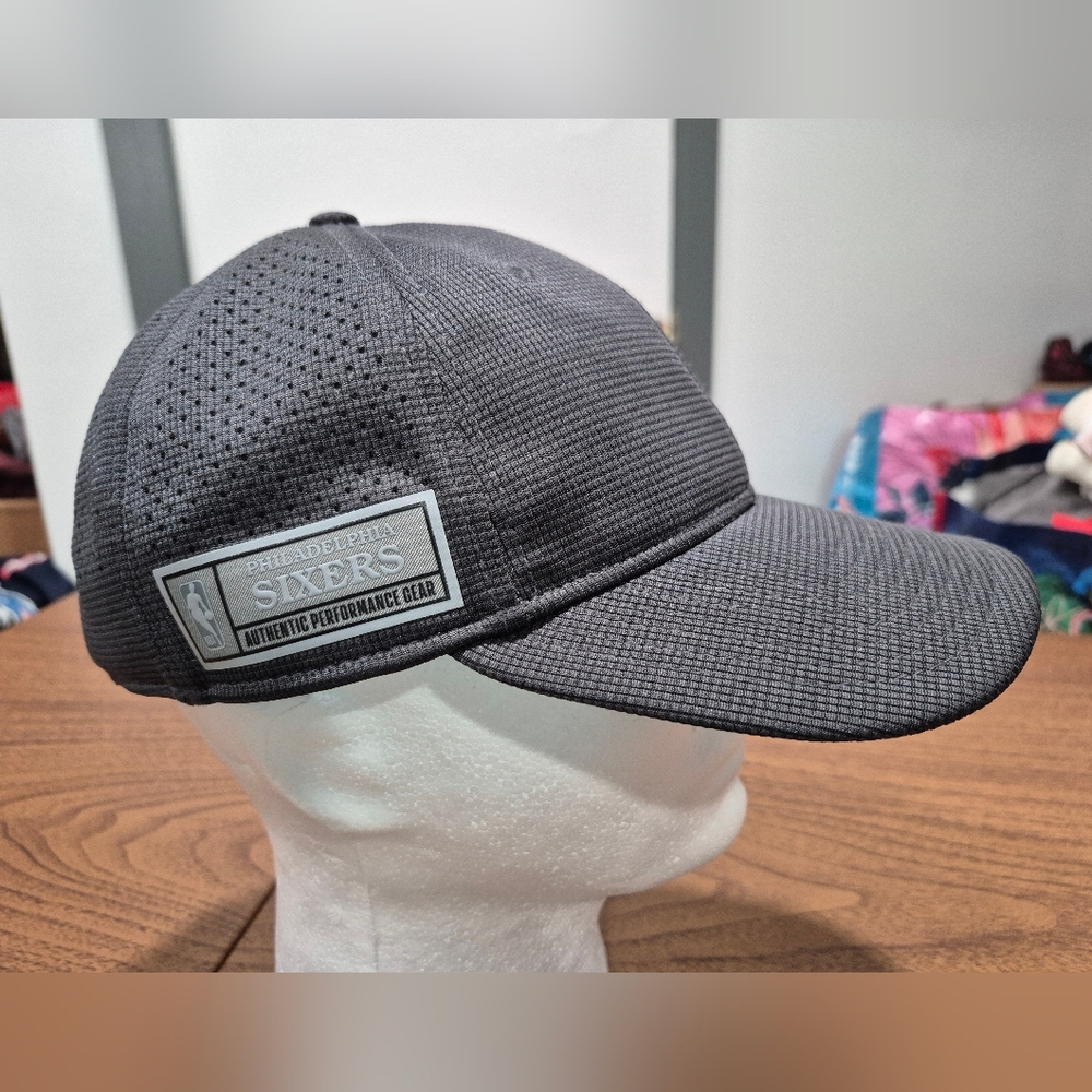 Like New! New Era NBA Authentic Performance Gear Sixers Hat